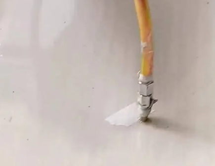 娄烦瓷砖空鼓维修公司专业解答在瓷砖铺贴过程中，如果使用的砂料过粗（如全部使用了粗砂），可能会导致以下问题